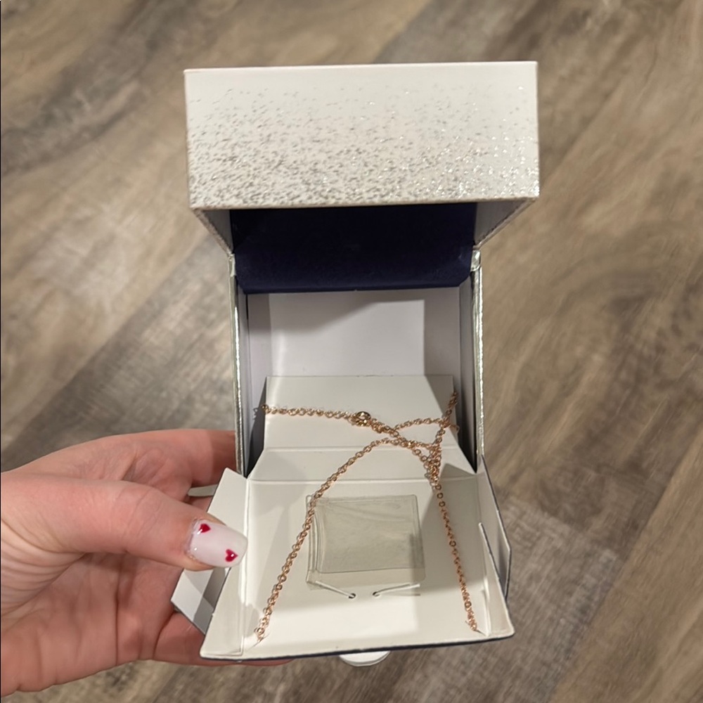 Never worn Gold Heart Necklace with Swarovski Zirconia - Picture 10 of 12